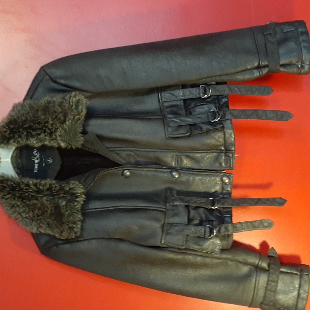 Pasha and Joe sherpa jacket size small
